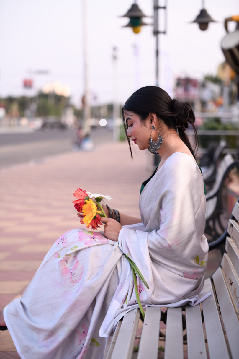 White & Multi Coloured Soft Silk with 4D Effect Digital Floral Print Women Fancy Soft Silk Saree with Satin Blouse!! - Image 4