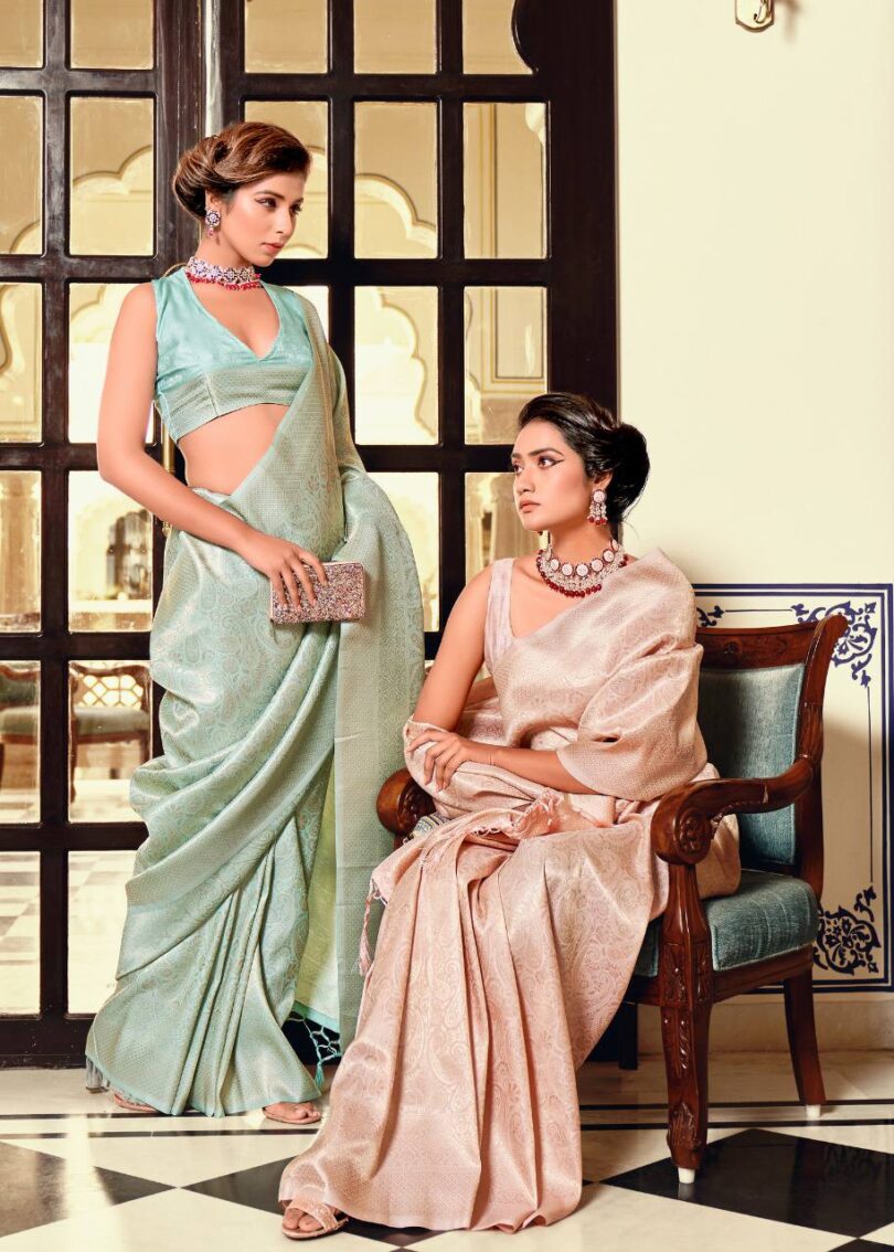 Green Kanjivaram Silk Woven Classic Saree - Image 4