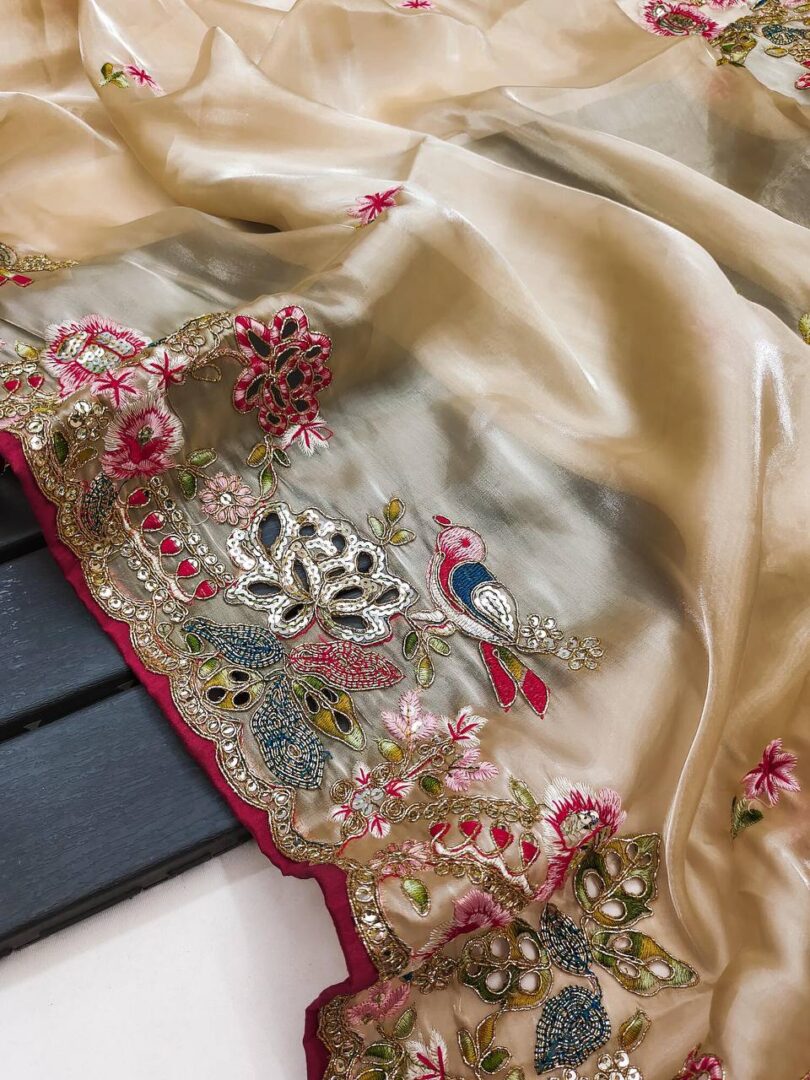 Cream Silk Heavy Thread Embroidery With Sequins Work Saree - Image 10