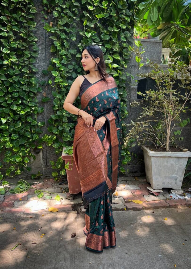 Green Soft Silk Saree with self jacquard Weaving design - Image 2